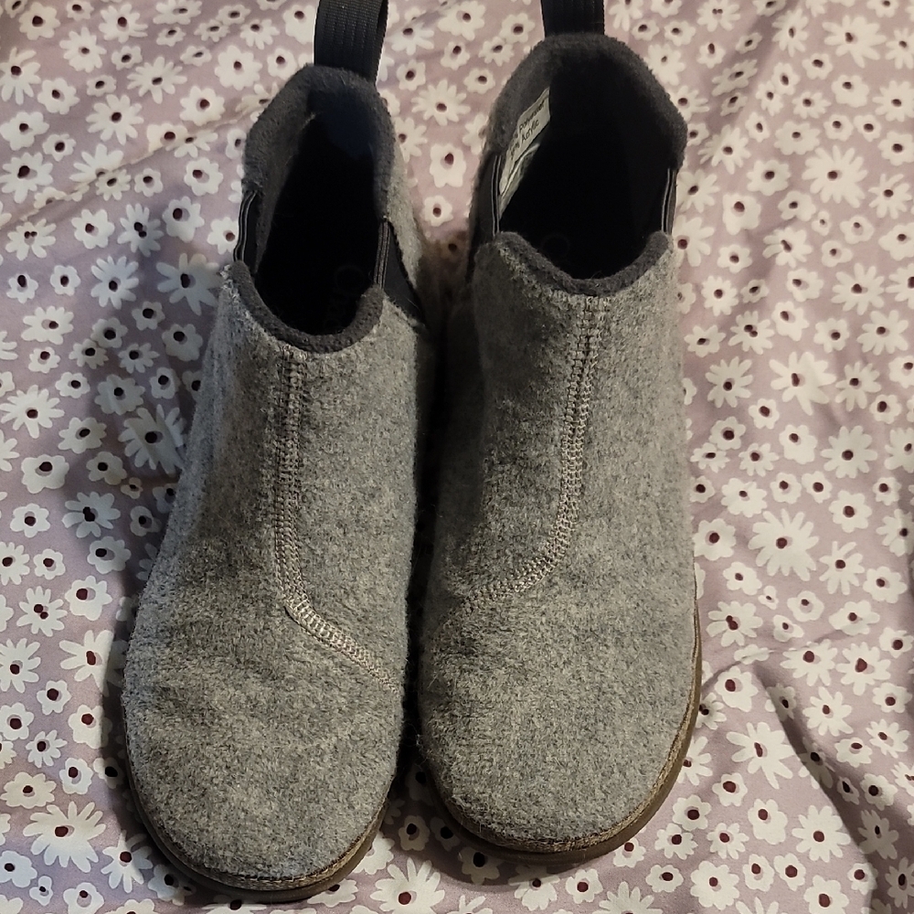 Cozy Gray Chaco Women Ankle Booties Size 7.5
